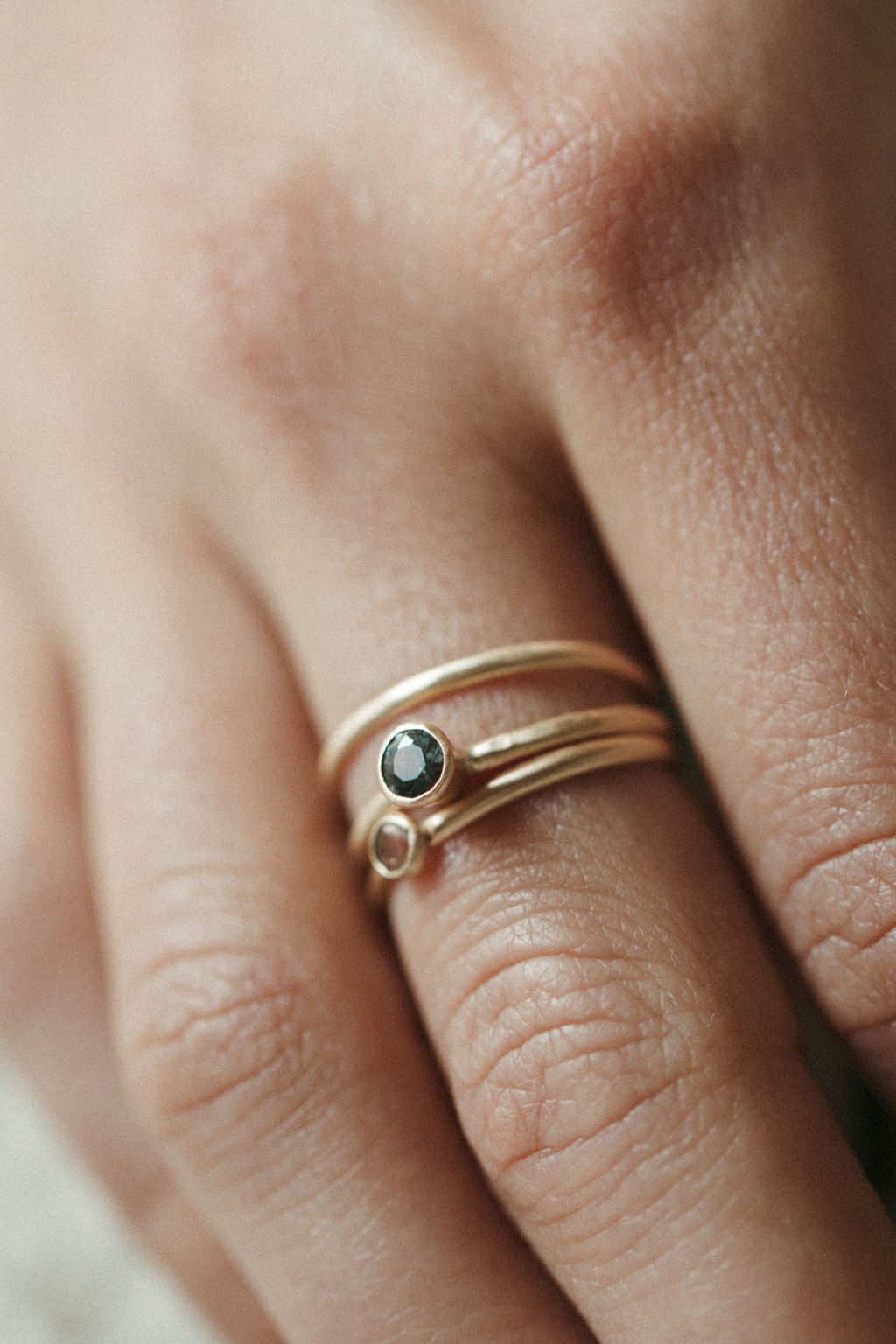 14k gold grey spinel ring