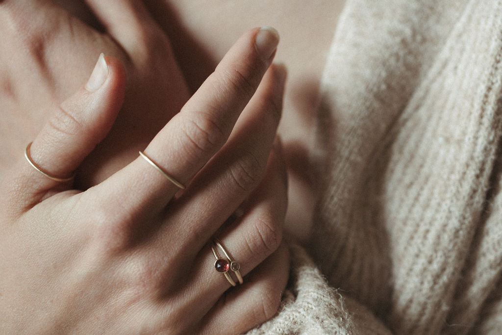 14k gold grey spinel ring